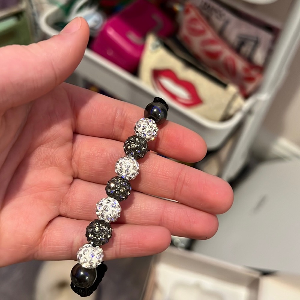 Adjustable bracelet